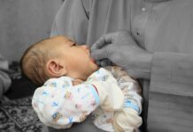 Pelajari Tahnik Berikut, Sunnah Nabi untuk Bayi Baru Lahir Pelajari Tahnik Berikut, Sunnah Nabi untuk Bayi Baru Lahir